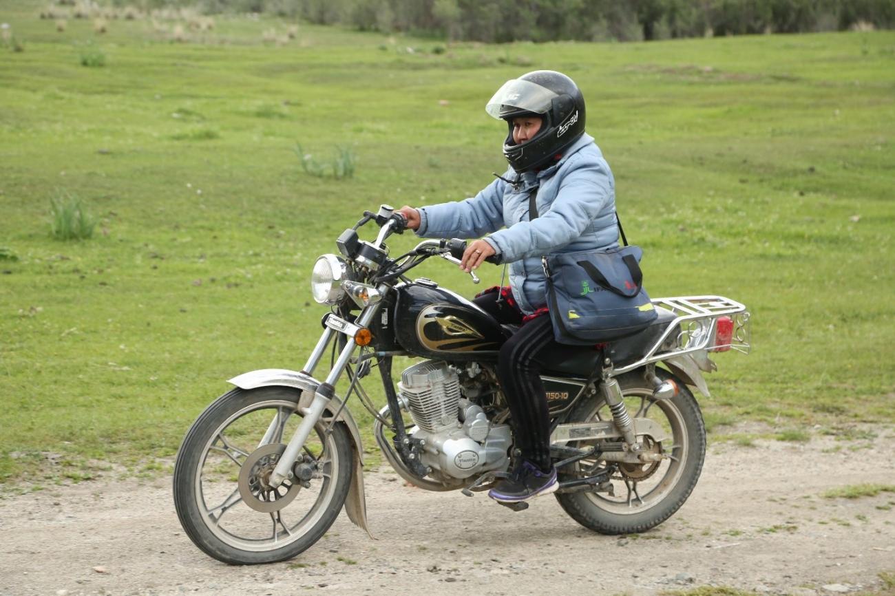 Dr Usupbaeva departs to visit a farmer after receiving a call.